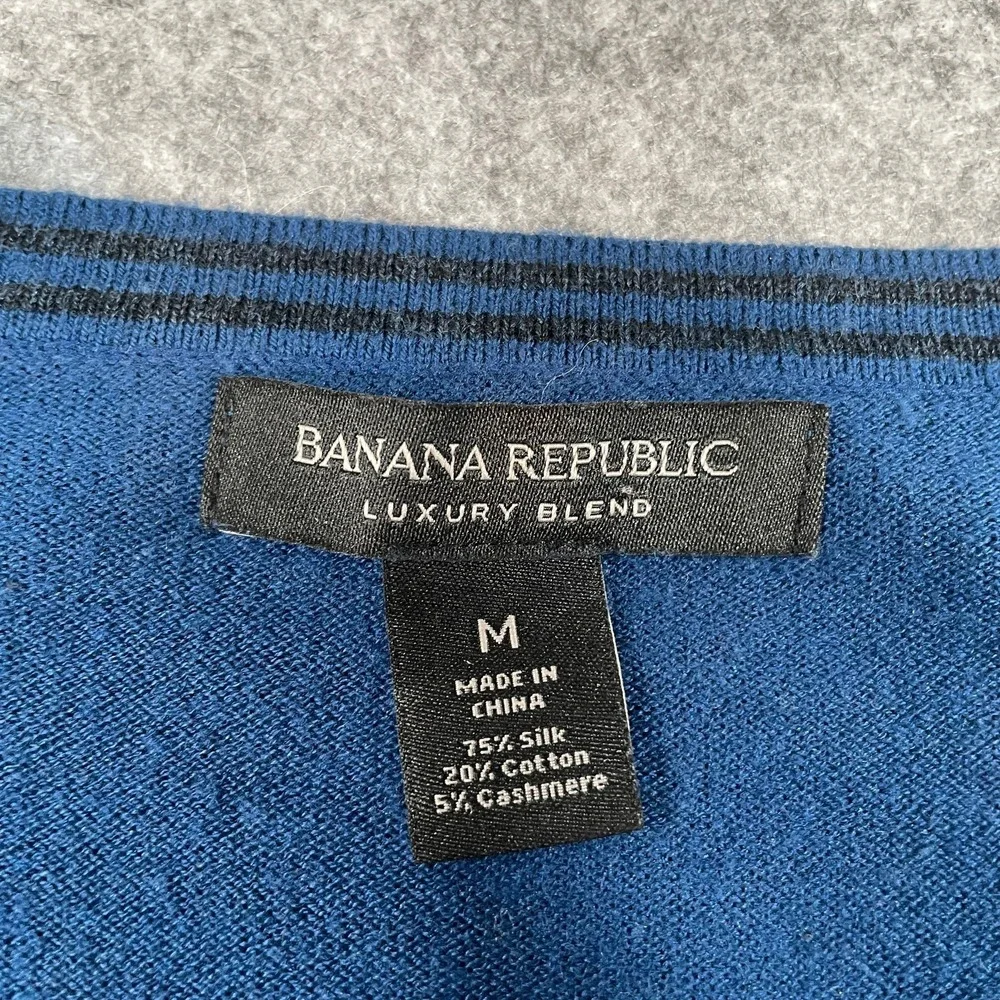 Banana Republic Luxury Blend Mens Sweater M Blue Cashmere Silk V-Neck Office